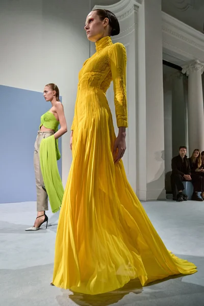 Look 13